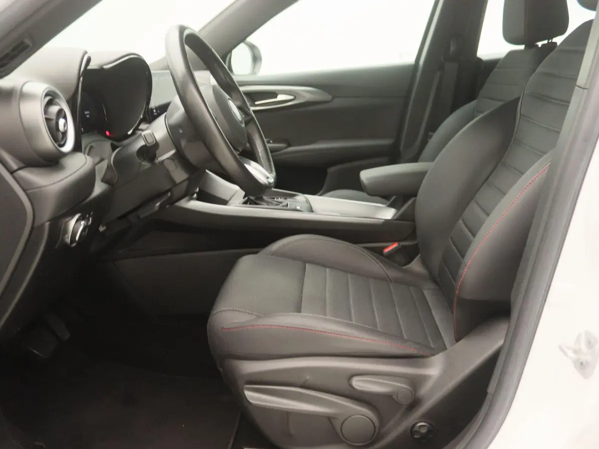 1.5T Hybrid Sprint | Apple Carplay/Android Auto | Cruise Control | Stoelverwarming | Lichtmetalen Velgen |