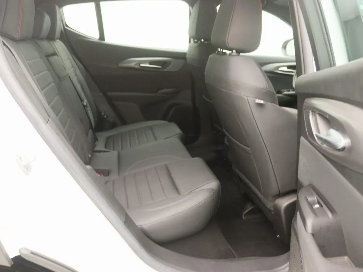 1.5T Hybrid Sprint | Apple Carplay/Android Auto | Cruise Control | Stoelverwarming | Lichtmetalen Velgen |