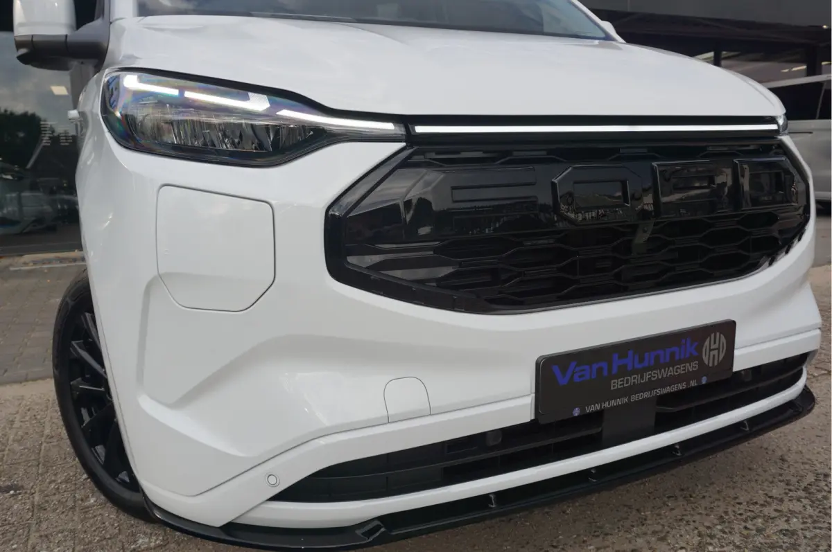 Tourneo 340L 2.5 PHEV 233PK JWR EDITION PRIJS INCL. BPM Leder, 19" LM, B&O, Pano, Elec. Schuifdeur, Trekhaak!! NR. TR19