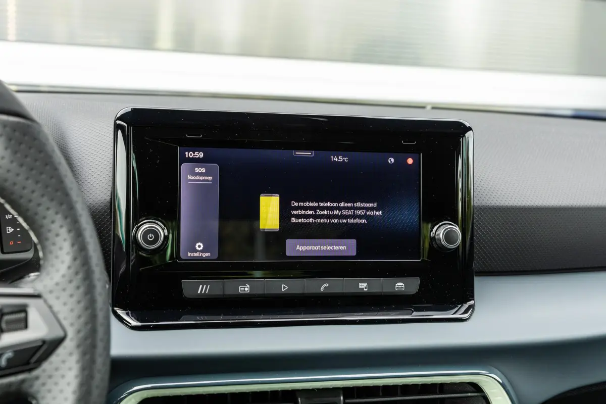 1.0 EcoTSI 95pk Style Business Connect | Achteruitrijcamera | Parkeersensoren