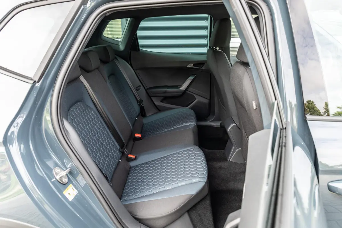 1.0 EcoTSI 95pk Style Business Connect | Achteruitrijcamera | Parkeersensoren