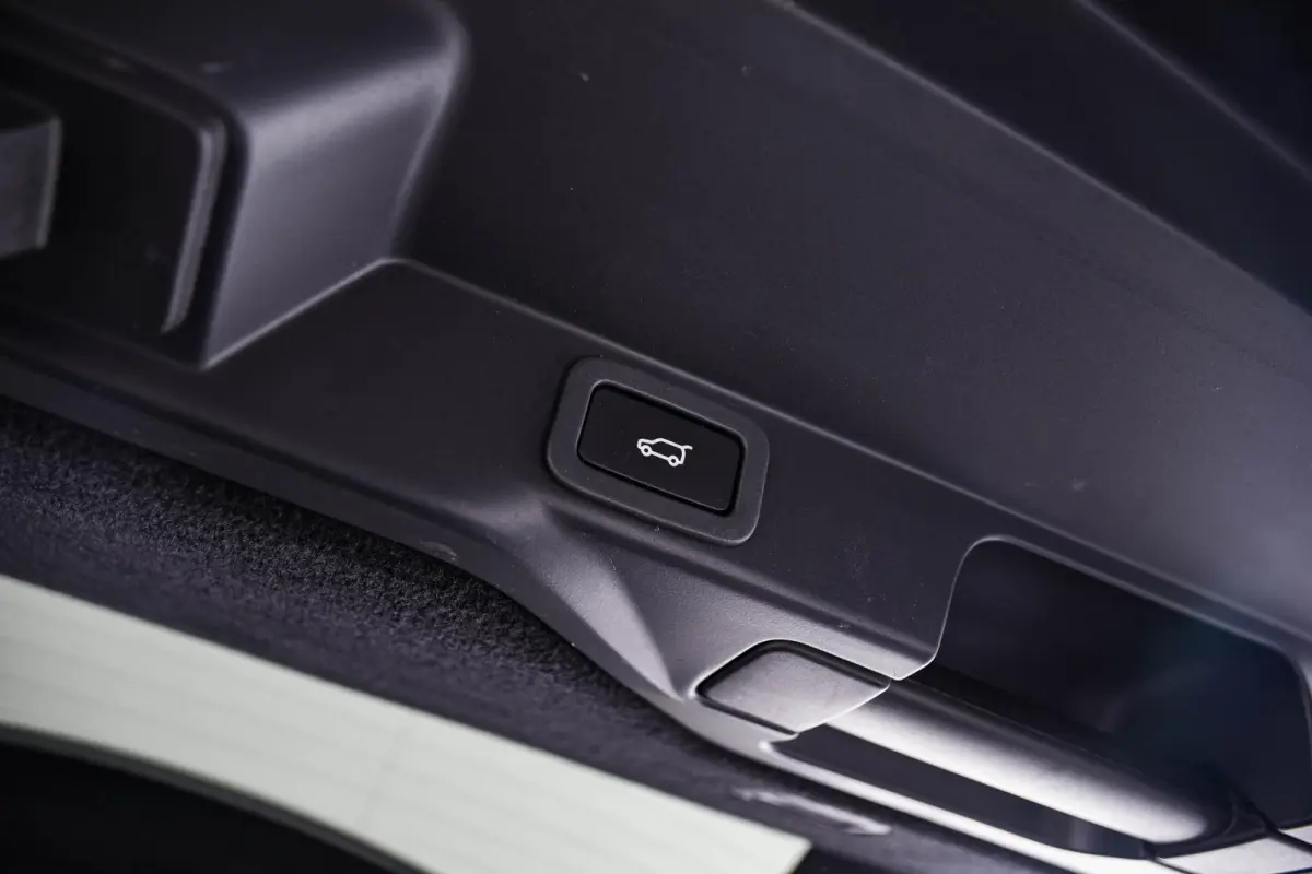 2.0 P400e Autobiography Dynamic Panoramadak - Adaptieve Cruise Control - Soft Close - Head up - Extended Leather Pack - MeridianTM Surround Sound - Verwarmbare stuurwielrand -