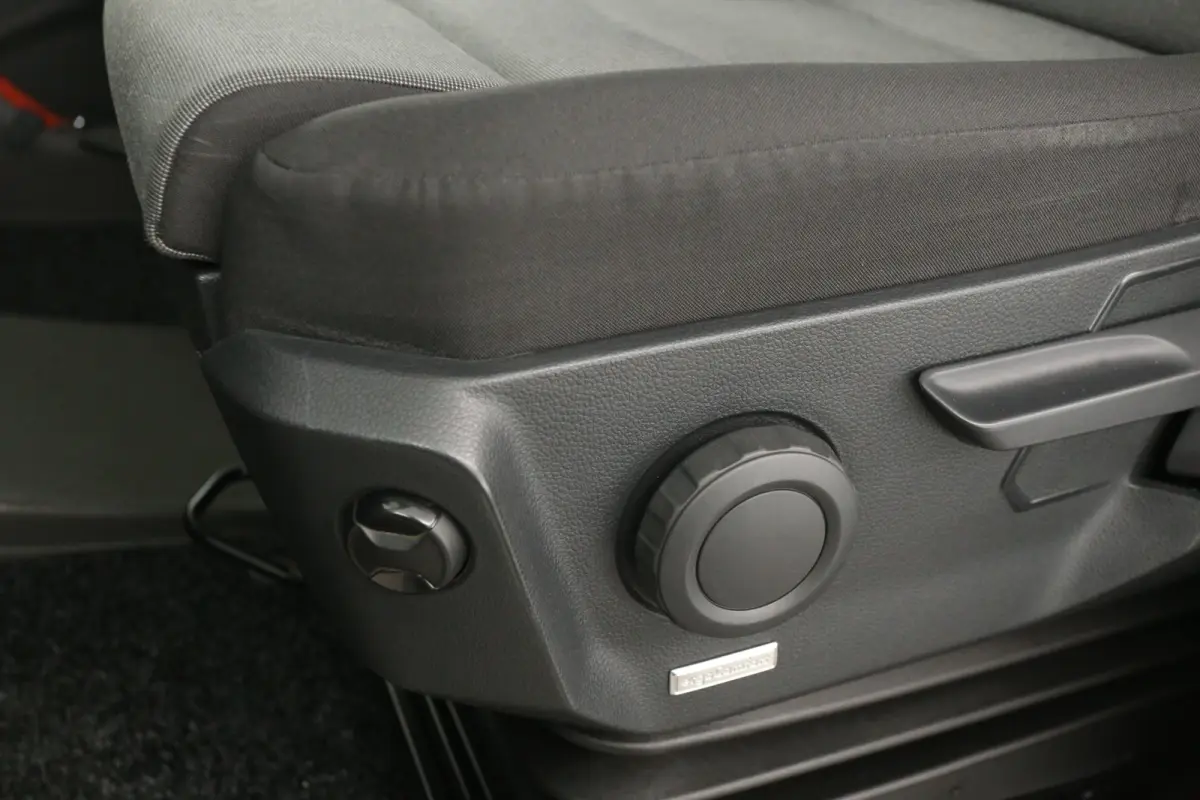 2.0 TDI 140PK L3H2 | Airco | Cruise | Carplay | Navi | Parkeersensoren