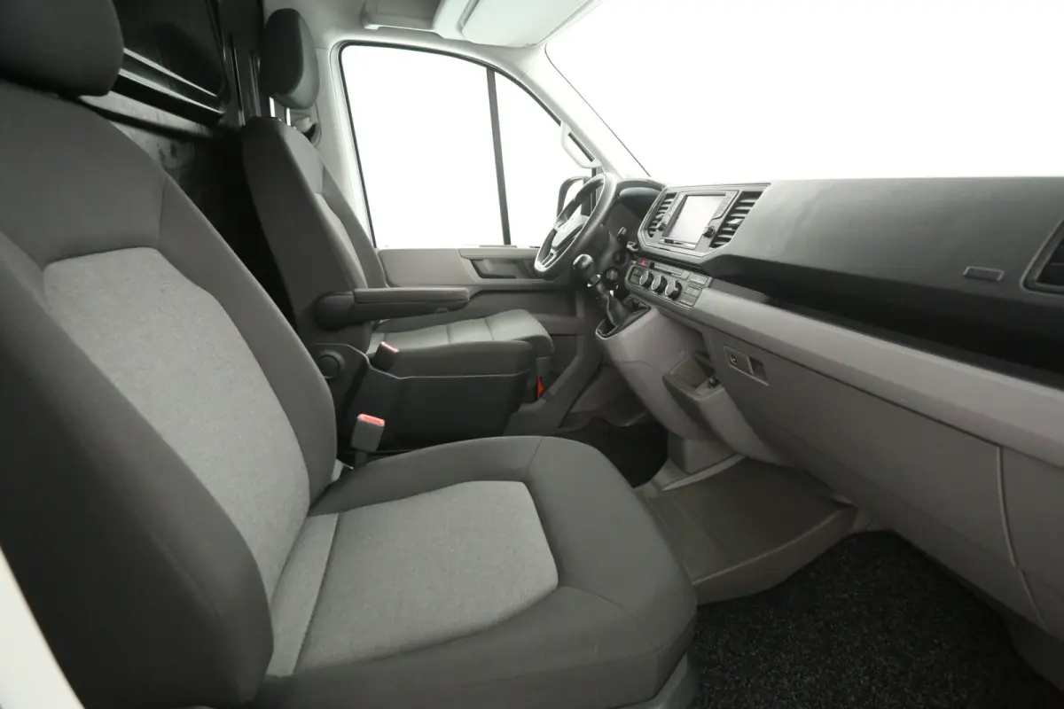 2.0 TDI 140PK L3H2 | Airco | Cruise | Carplay | Navi | Parkeersensoren