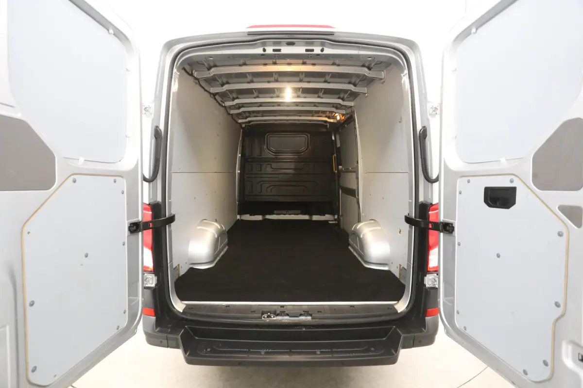 2.0 TDI 140PK L3H2 | Airco | Cruise | Carplay | Navi | Parkeersensoren