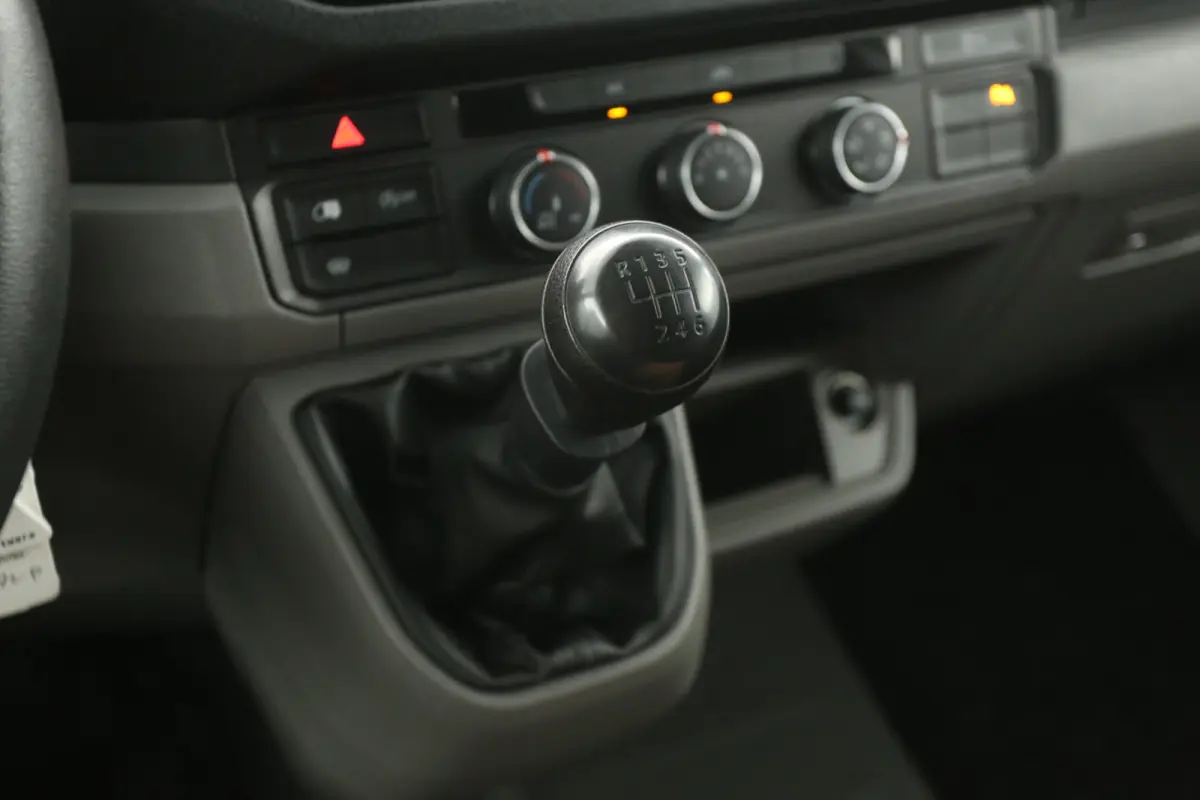 2.0 TDI 140PK L3H2 | Airco | Cruise | Carplay | Navi | Parkeersensoren