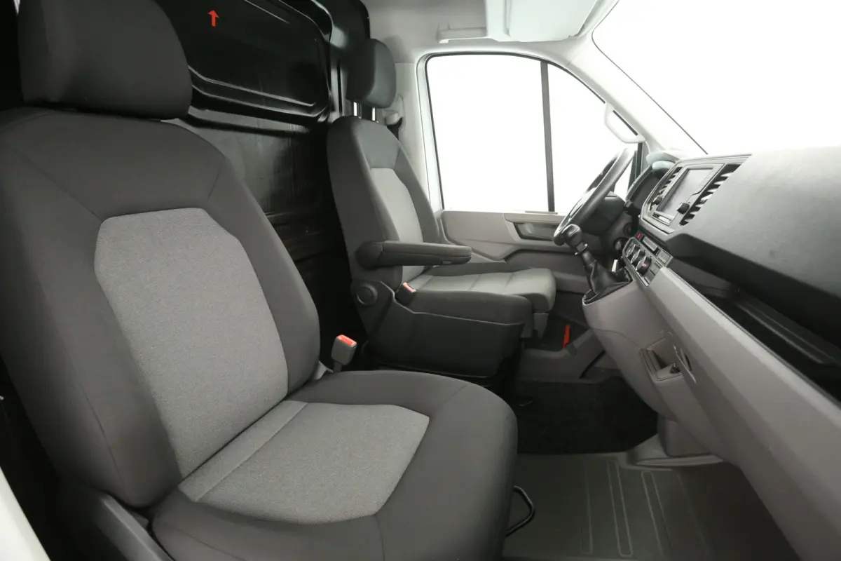 2.0 TDI 140PK L3H2 | Airco | Cruise | Carplay | Navi | Parkeersensoren