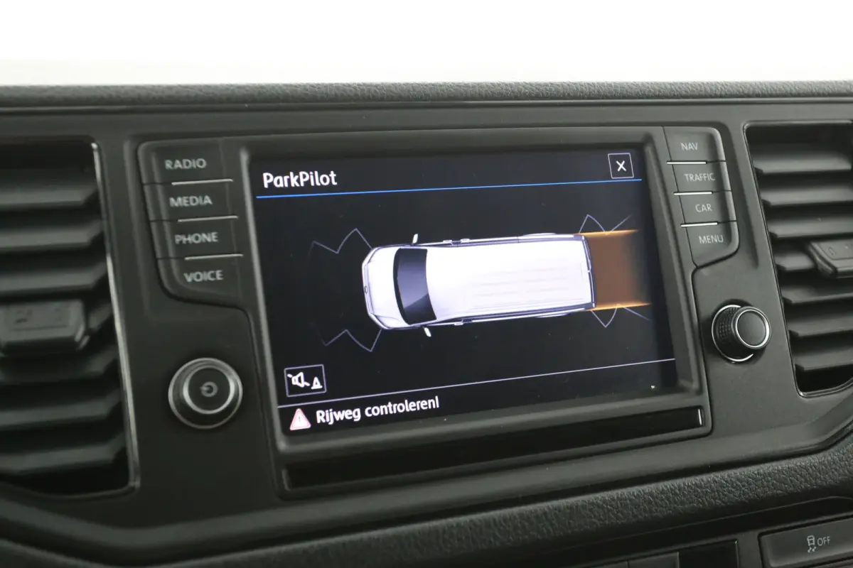 2.0 TDI 140PK L3H2 | Airco | Cruise | Carplay | Navi | Parkeersensoren