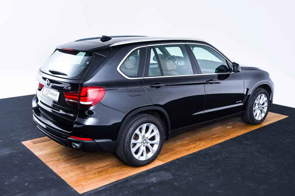 xDrive35i High Executive Soft Close - Comfortstoelen - ndividual hemelbekleding in Anthrazit - Comfort Access - LED mistlampen voor - Driving Assistant - Elektrisch verwarmde voorstoelen -
