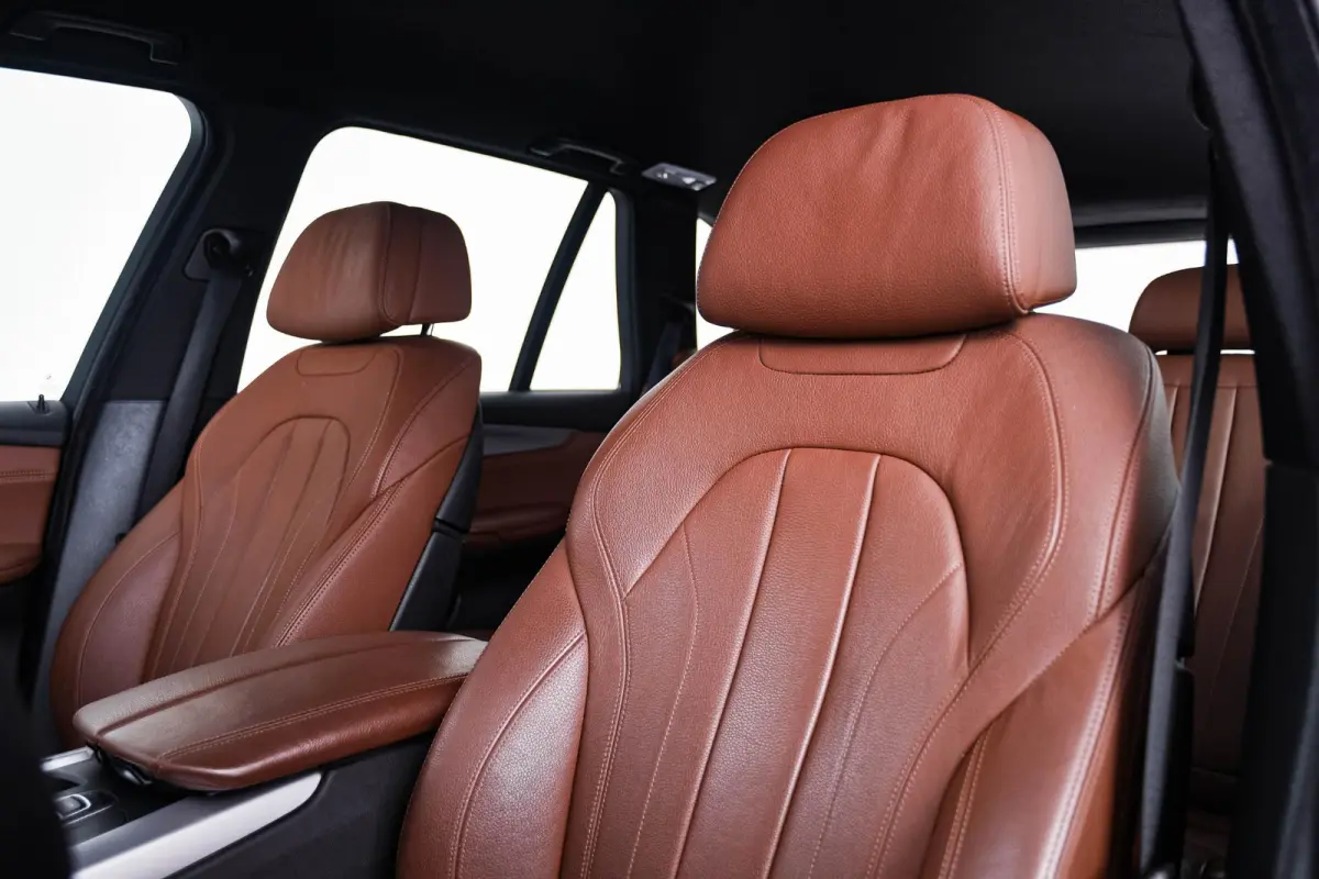 xDrive35i High Executive Soft Close - Comfortstoelen - ndividual hemelbekleding in Anthrazit - Comfort Access - LED mistlampen voor - Driving Assistant - Elektrisch verwarmde voorstoelen -