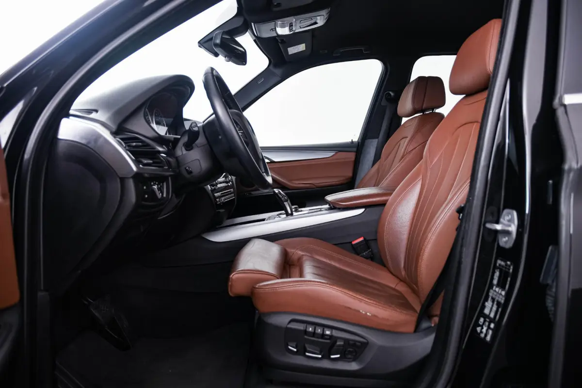 xDrive35i High Executive Soft Close - Comfortstoelen - ndividual hemelbekleding in Anthrazit - Comfort Access - LED mistlampen voor - Driving Assistant - Elektrisch verwarmde voorstoelen -