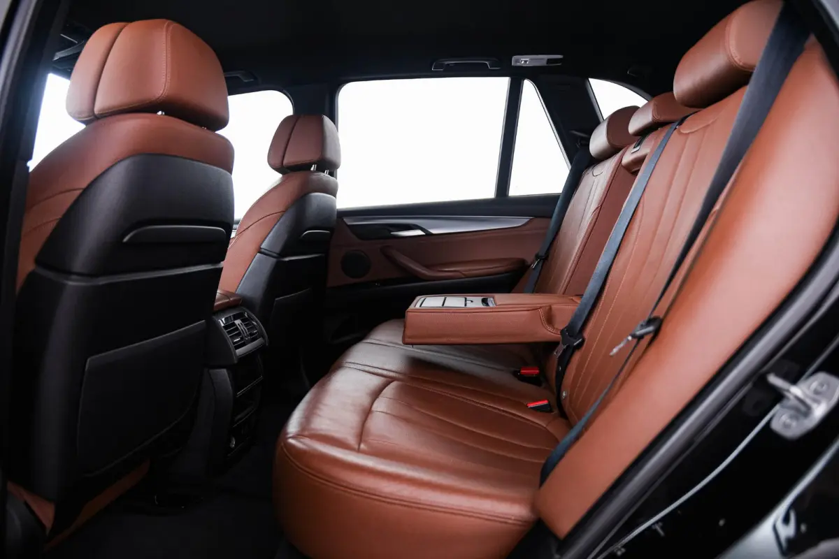 xDrive35i High Executive Soft Close - Comfortstoelen - ndividual hemelbekleding in Anthrazit - Comfort Access - LED mistlampen voor - Driving Assistant - Elektrisch verwarmde voorstoelen -
