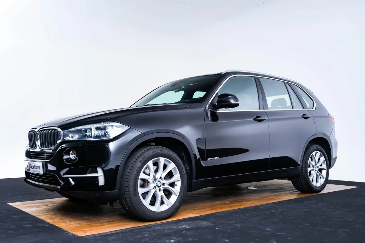 xDrive35i High Executive Soft Close - Comfortstoelen - ndividual hemelbekleding in Anthrazit - Comfort Access - LED mistlampen voor - Driving Assistant - Elektrisch verwarmde voorstoelen -