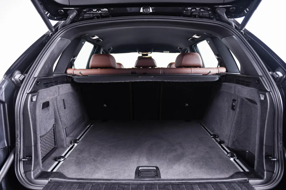xDrive35i High Executive Soft Close - Comfortstoelen - ndividual hemelbekleding in Anthrazit - Comfort Access - LED mistlampen voor - Driving Assistant - Elektrisch verwarmde voorstoelen -
