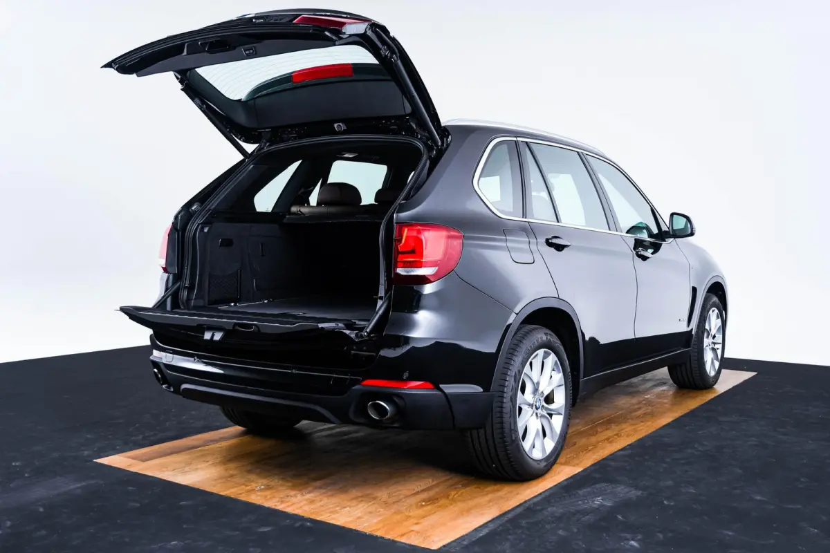 xDrive35i High Executive Soft Close - Comfortstoelen - ndividual hemelbekleding in Anthrazit - Comfort Access - LED mistlampen voor - Driving Assistant - Elektrisch verwarmde voorstoelen -