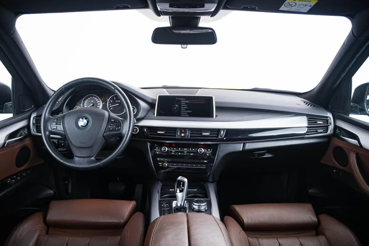 xDrive35i High Executive Soft Close - Comfortstoelen - ndividual hemelbekleding in Anthrazit - Comfort Access - LED mistlampen voor - Driving Assistant - Elektrisch verwarmde voorstoelen -