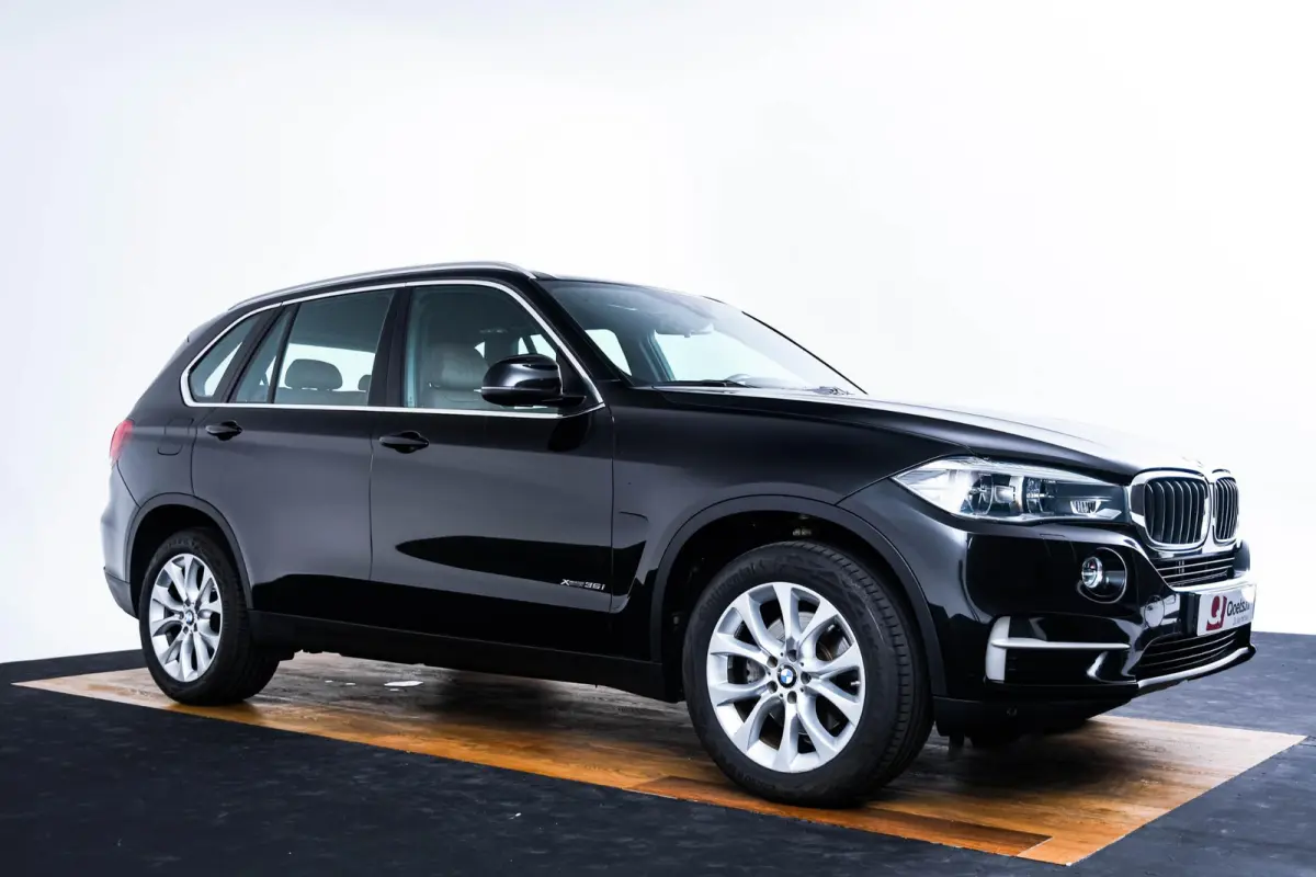 xDrive35i High Executive Soft Close - Comfortstoelen - ndividual hemelbekleding in Anthrazit - Comfort Access - LED mistlampen voor - Driving Assistant - Elektrisch verwarmde voorstoelen -