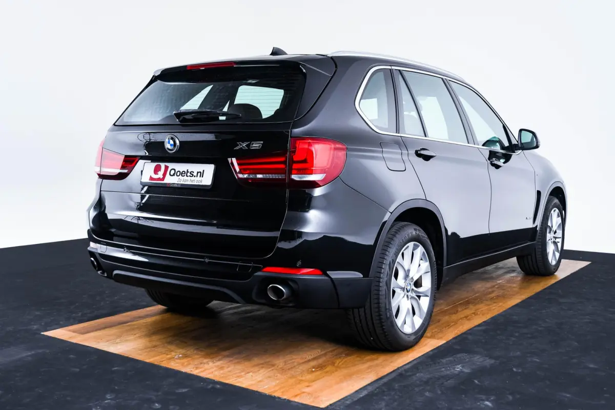 xDrive35i High Executive Soft Close - Comfortstoelen - ndividual hemelbekleding in Anthrazit - Comfort Access - LED mistlampen voor - Driving Assistant - Elektrisch verwarmde voorstoelen -