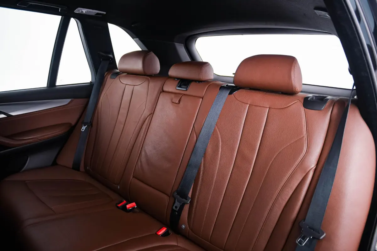 xDrive35i High Executive Soft Close - Comfortstoelen - ndividual hemelbekleding in Anthrazit - Comfort Access - LED mistlampen voor - Driving Assistant - Elektrisch verwarmde voorstoelen -