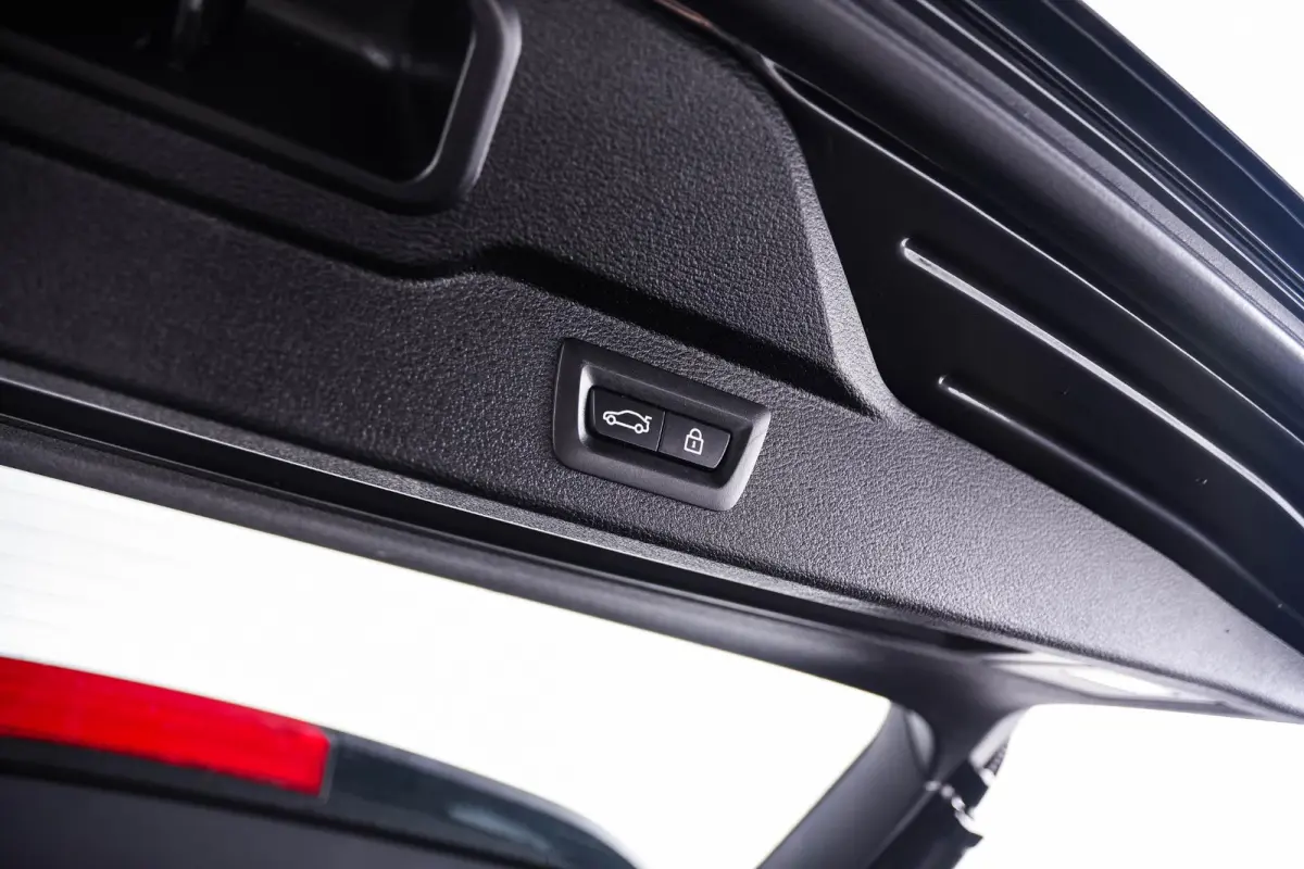 xDrive35i High Executive Soft Close - Comfortstoelen - ndividual hemelbekleding in Anthrazit - Comfort Access - LED mistlampen voor - Driving Assistant - Elektrisch verwarmde voorstoelen -