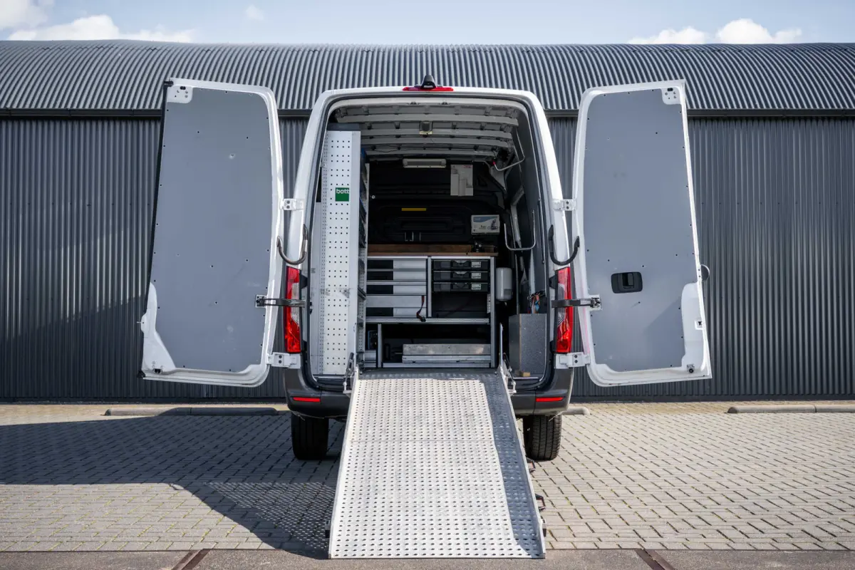 311 CDI RWD L2H2 | Volledig Ingericht | Mbux | Camera | Climatronic
