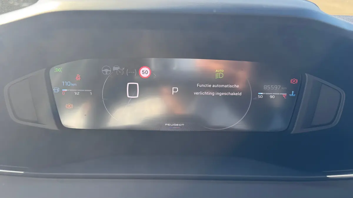 1.2 PURETECH 130PK ALLURE PACK AUTOMAAT / NAVI / LEDER / CLIMA / LED / PDC / 17" LMV / FACELIFT / APPLE CARPLAY / CAMERA / ADAPT. CRUISECONTROL !!