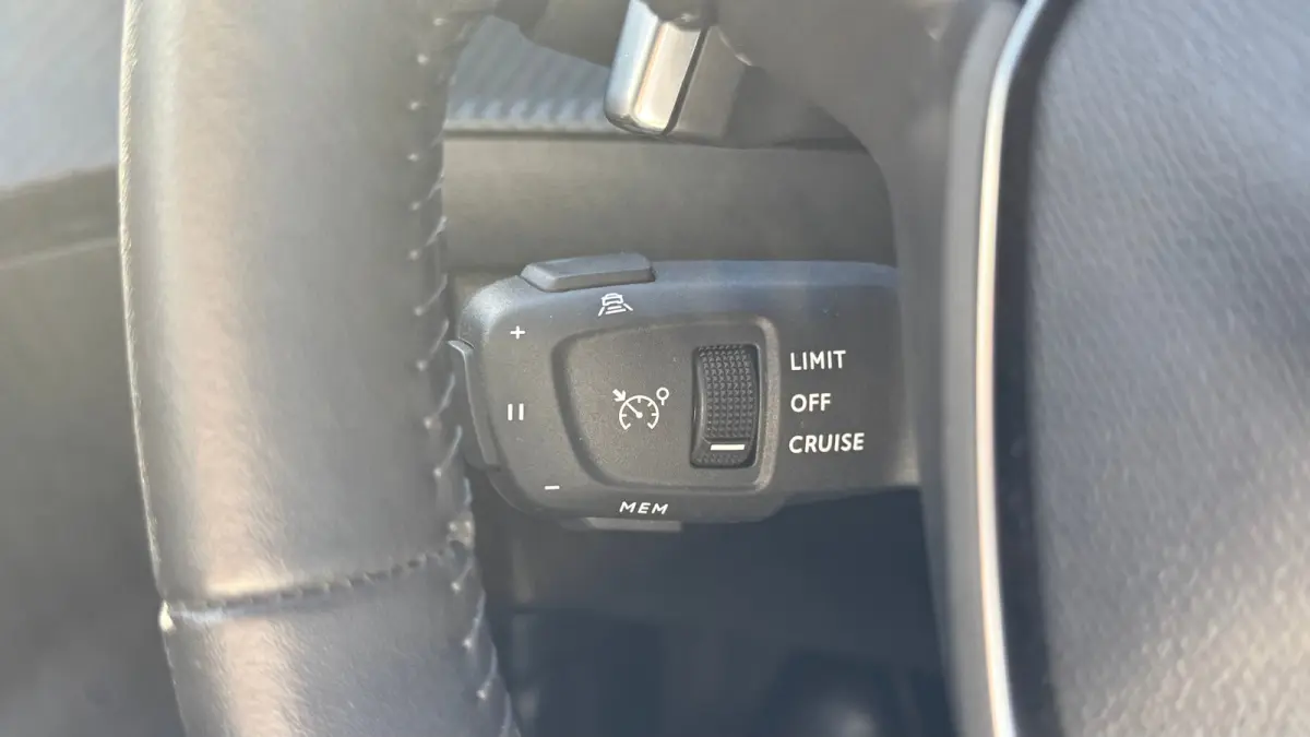 1.2 PURETECH 130PK ALLURE PACK AUTOMAAT / NAVI / LEDER / CLIMA / LED / PDC / 17" LMV / FACELIFT / APPLE CARPLAY / CAMERA / ADAPT. CRUISECONTROL !!