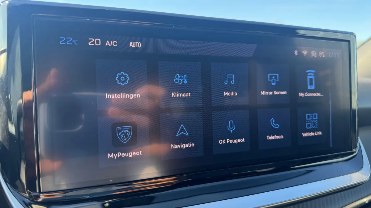 1.2 PURETECH 130PK ALLURE PACK AUTOMAAT / NAVI / LEDER / CLIMA / LED / PDC / 17" LMV / FACELIFT / APPLE CARPLAY / CAMERA / ADAPT. CRUISECONTROL !!