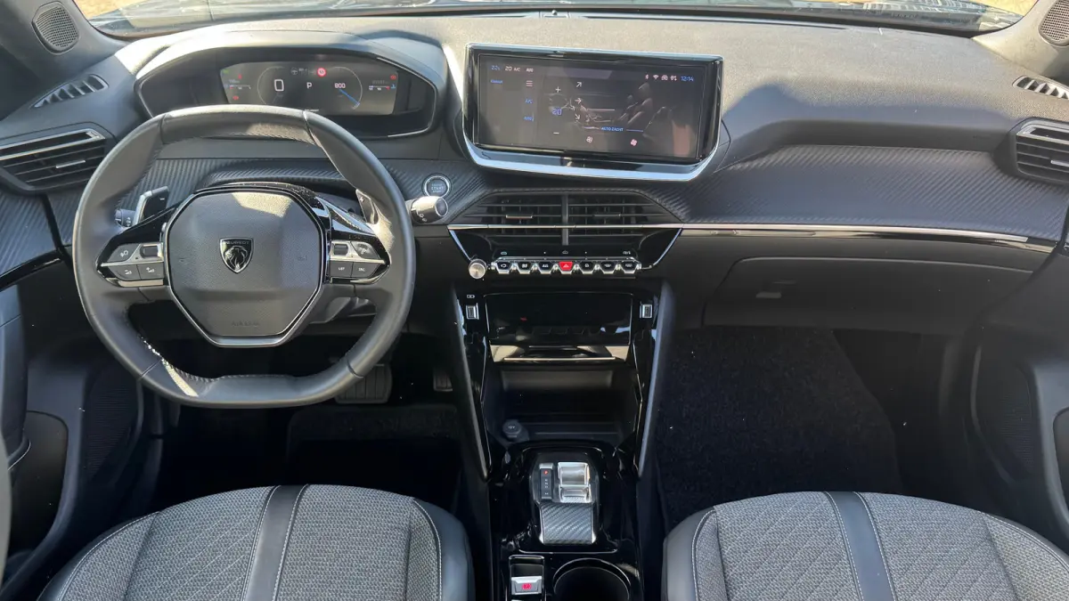1.2 PURETECH 130PK ALLURE PACK AUTOMAAT / NAVI / LEDER / CLIMA / LED / PDC / 17" LMV / FACELIFT / APPLE CARPLAY / CAMERA / ADAPT. CRUISECONTROL !!