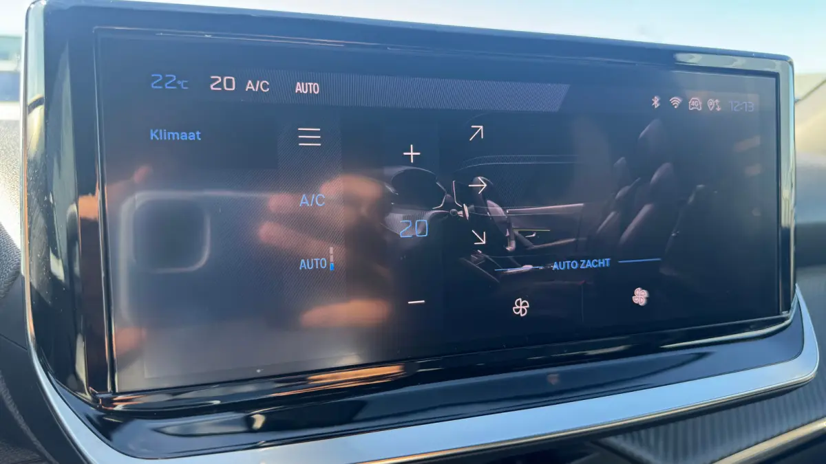1.2 PURETECH 130PK ALLURE PACK AUTOMAAT / NAVI / LEDER / CLIMA / LED / PDC / 17" LMV / FACELIFT / APPLE CARPLAY / CAMERA / ADAPT. CRUISECONTROL !!