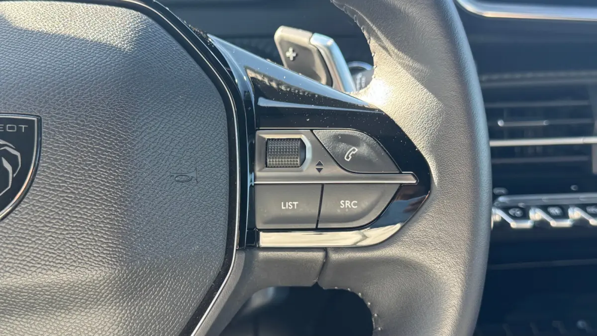 1.2 PURETECH 130PK ALLURE PACK AUTOMAAT / NAVI / LEDER / CLIMA / LED / PDC / 17" LMV / FACELIFT / APPLE CARPLAY / CAMERA / ADAPT. CRUISECONTROL !!