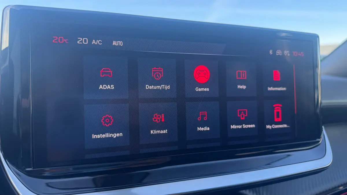 1.2 PURETECH 130PK GT PACK AUTOMAAT / NAVI / LEDER / CLIMA / LED / PDC / 17" LMV / APPLE CARPLAY / KEYLESS / CAMERA / ADAPT. CRUISECONTROL / NIEUWSTAAT !!