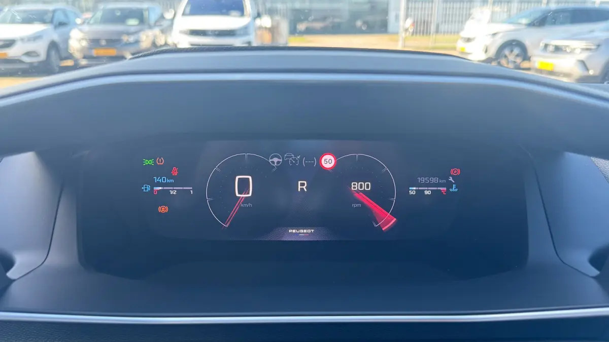 1.2 PURETECH 130PK GT PACK AUTOMAAT / NAVI / LEDER / CLIMA / LED / PDC / 17" LMV / APPLE CARPLAY / KEYLESS / CAMERA / ADAPT. CRUISECONTROL / NIEUWSTAAT !!
