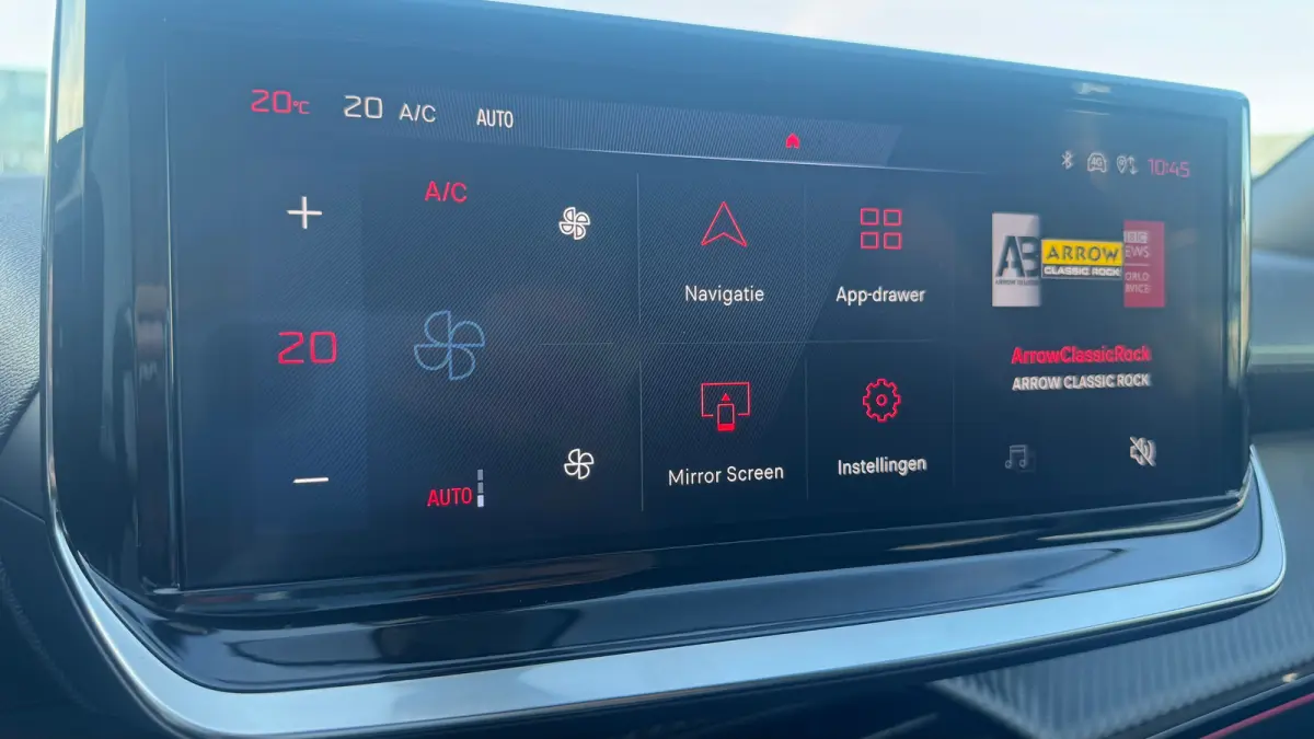 1.2 PURETECH 130PK GT PACK AUTOMAAT / NAVI / LEDER / CLIMA / LED / PDC / 17" LMV / APPLE CARPLAY / KEYLESS / CAMERA / ADAPT. CRUISECONTROL / NIEUWSTAAT !!
