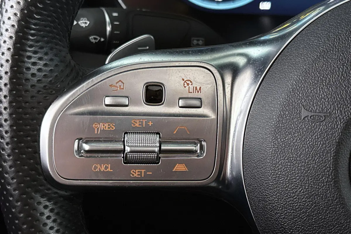 300e 4MATIC Premium Plus AMG Pano Burmester Luchtvering Treeplanken 20"
