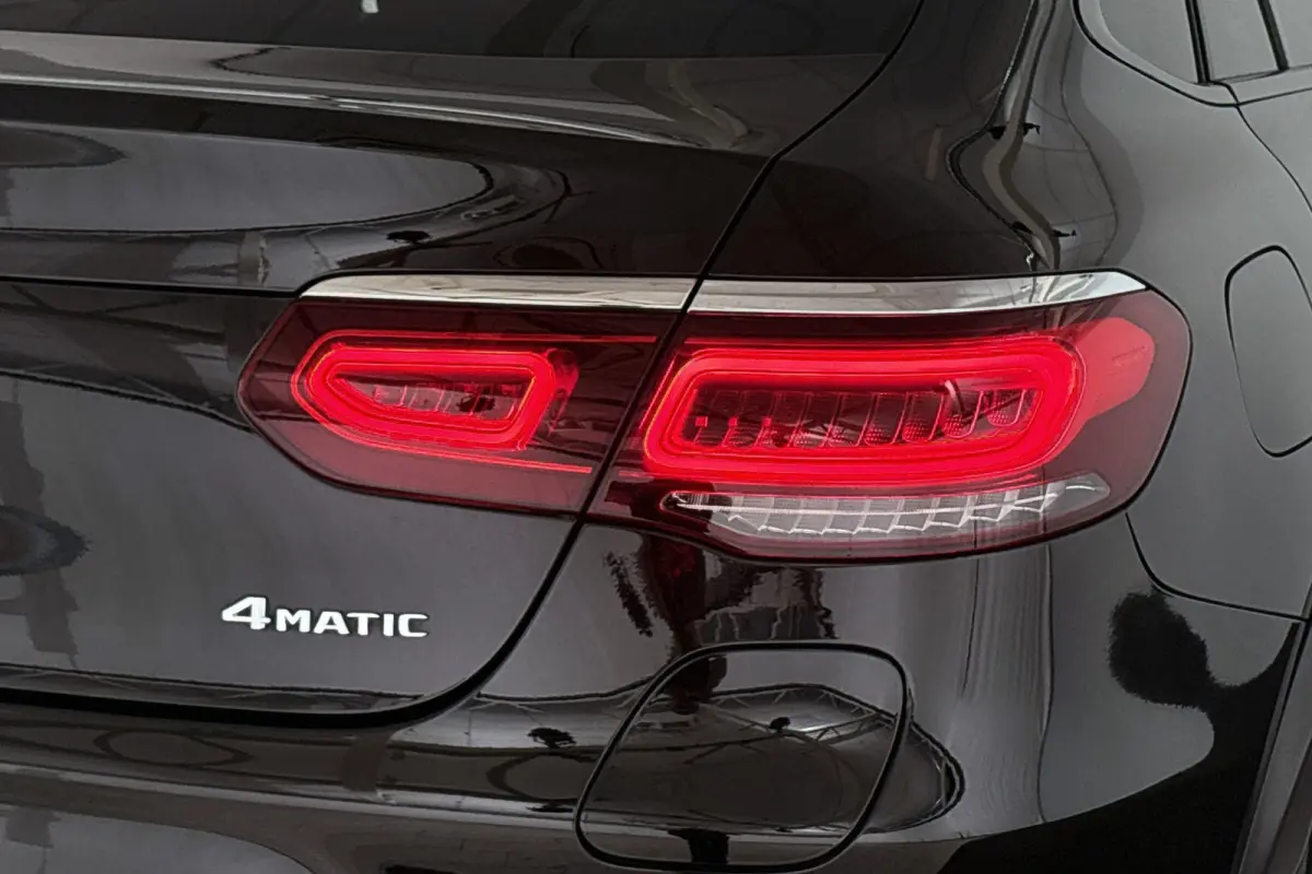 300e 4MATIC Premium Plus AMG Pano Burmester Luchtvering Treeplanken 20"