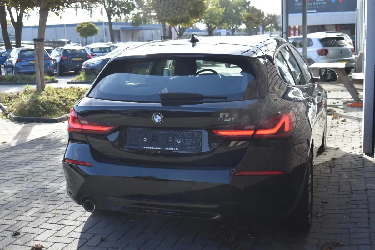 118i