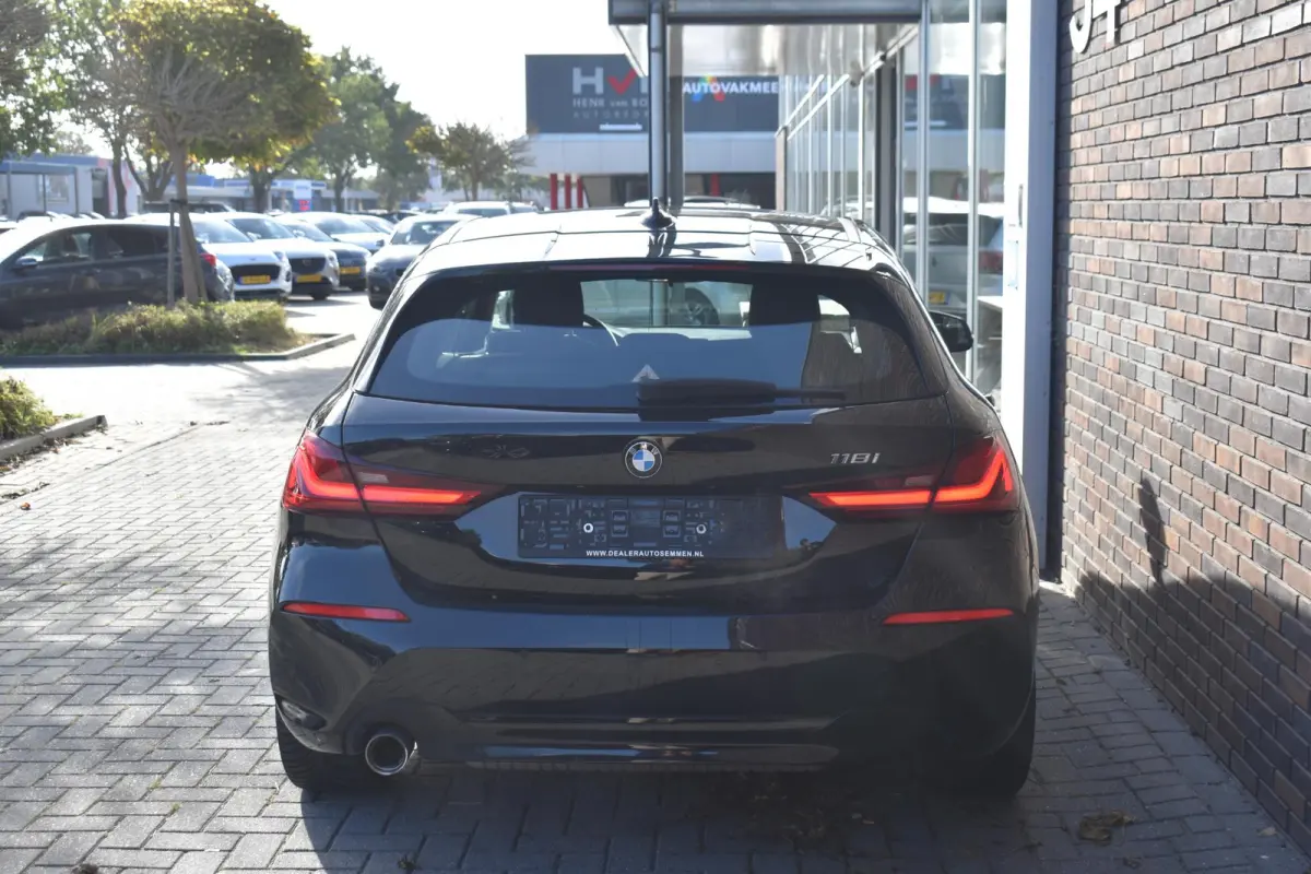 118i