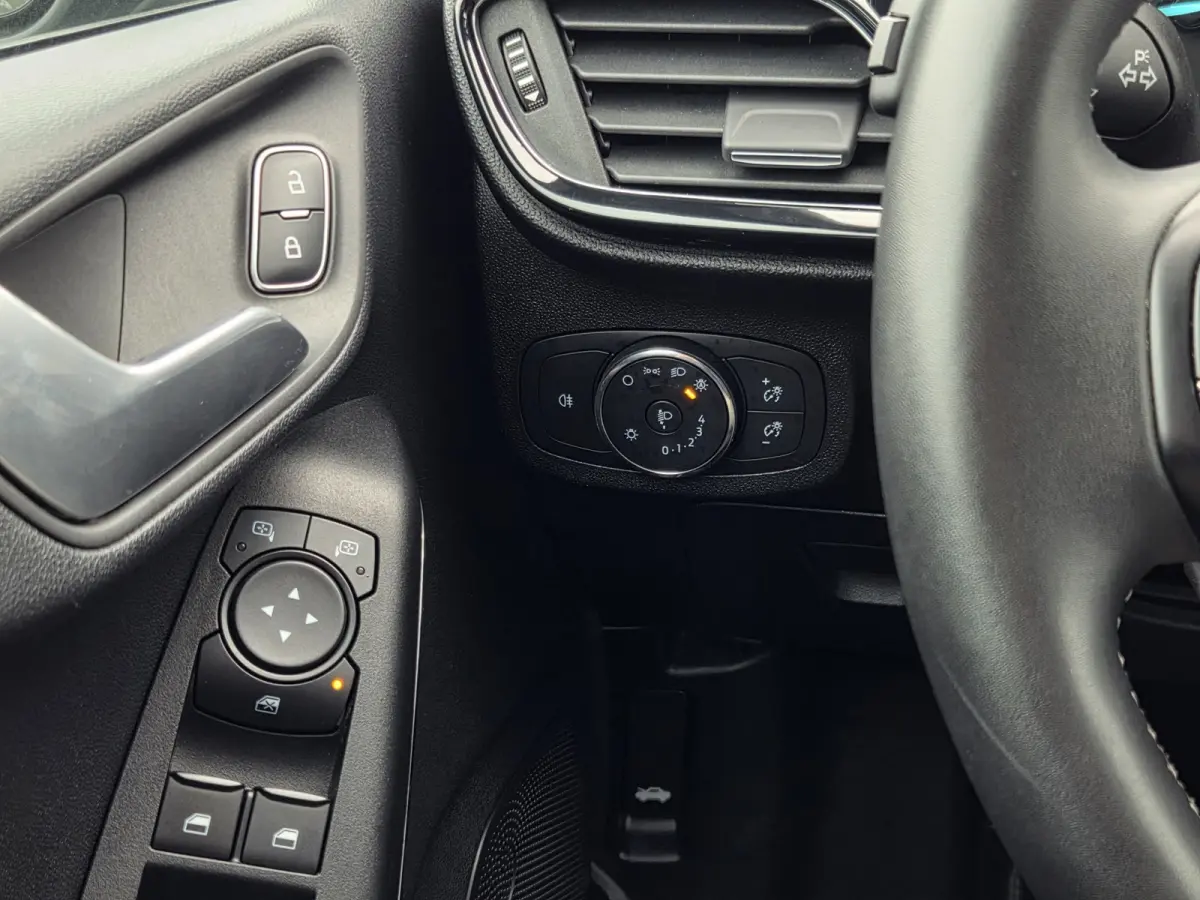 1.0 EcoBoost Titanium | Apple Carplay | Stoel- stuurverw. | Climate control | Cruise control