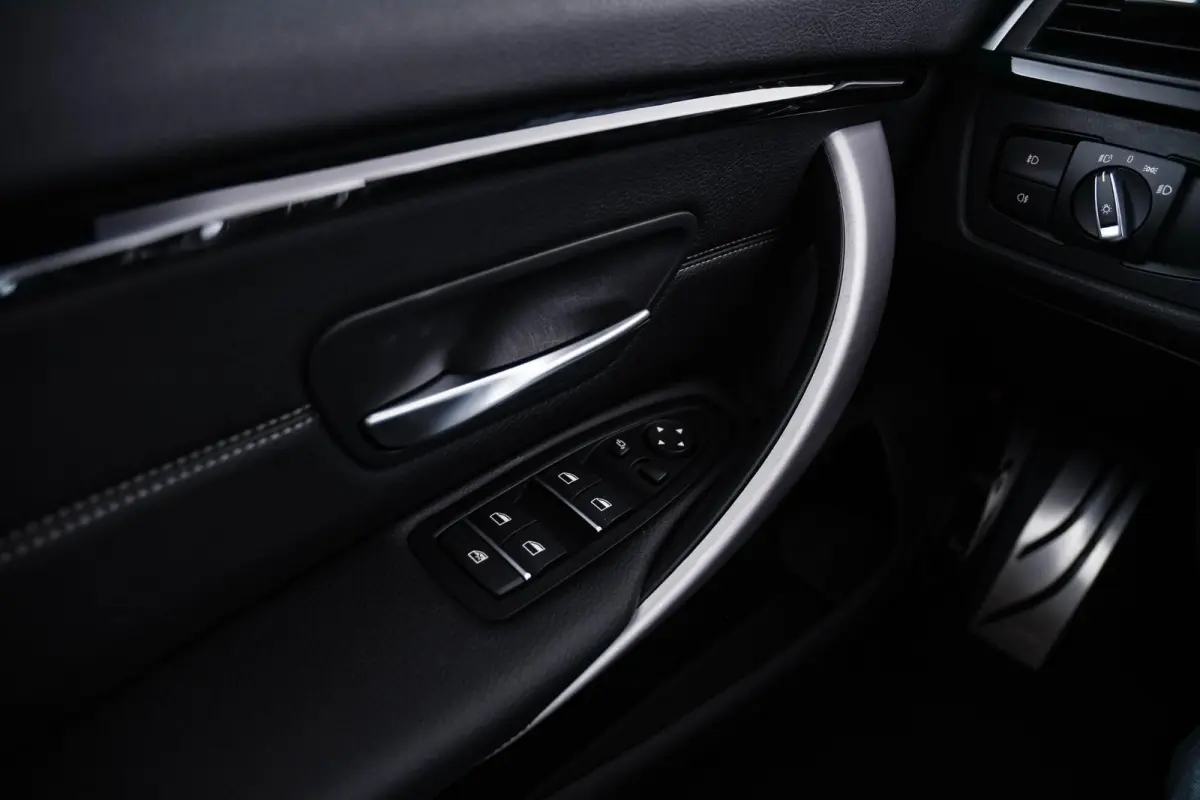 418i M Sport Achteruitrijcamera - Cruise control - Sportstoelen - Elektrisch verwarmde voorstoelen - HiFi System - Navigatiesysteem Professional - PDC voor/achter -