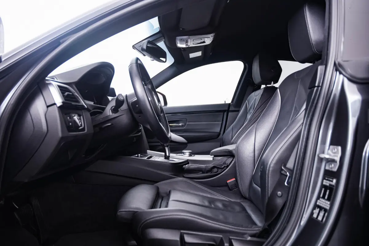 418i M Sport Achteruitrijcamera - Cruise control - Sportstoelen - Elektrisch verwarmde voorstoelen - HiFi System - Navigatiesysteem Professional - PDC voor/achter -