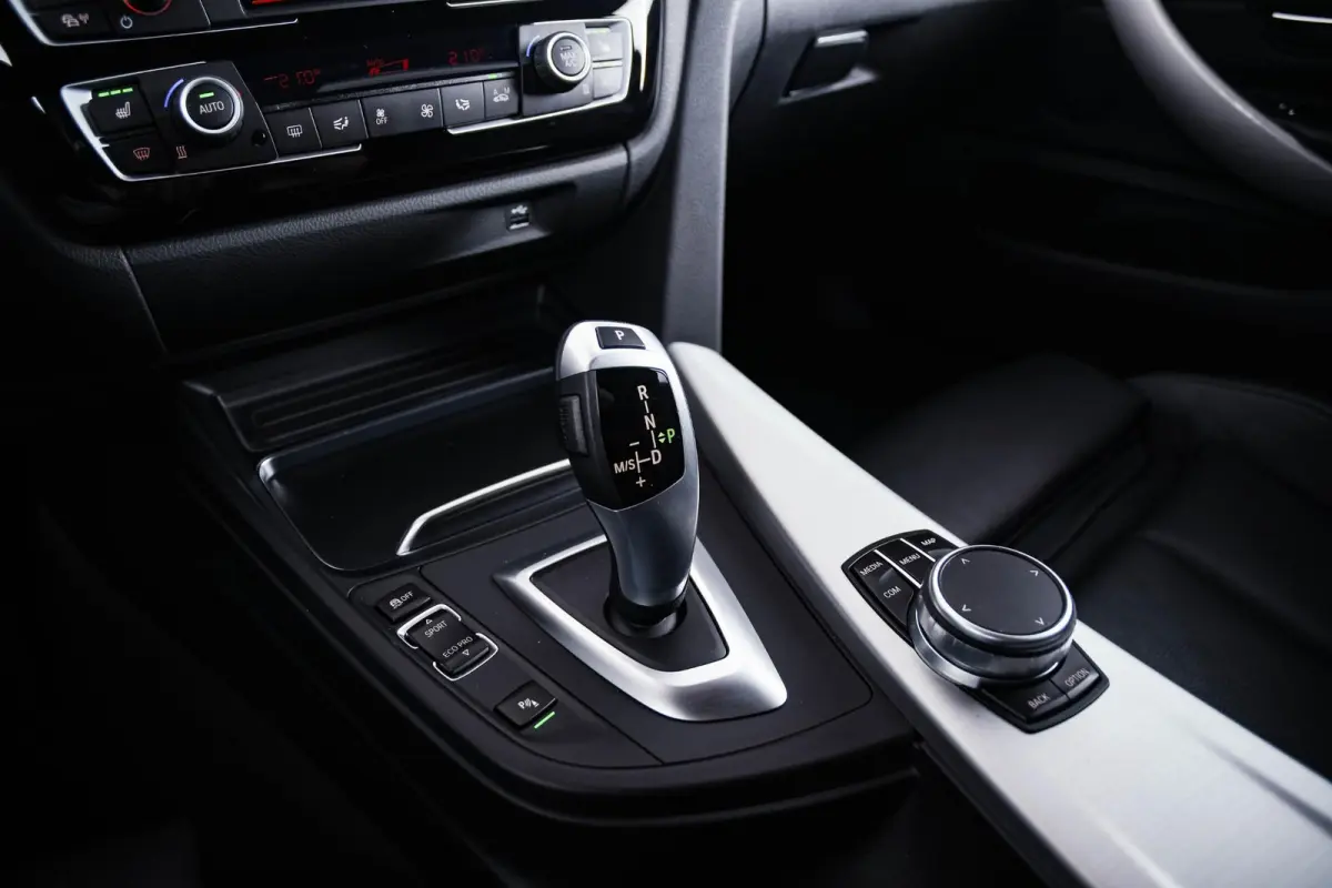 418i M Sport Achteruitrijcamera - Cruise control - Sportstoelen - Elektrisch verwarmde voorstoelen - HiFi System - Navigatiesysteem Professional - PDC voor/achter -