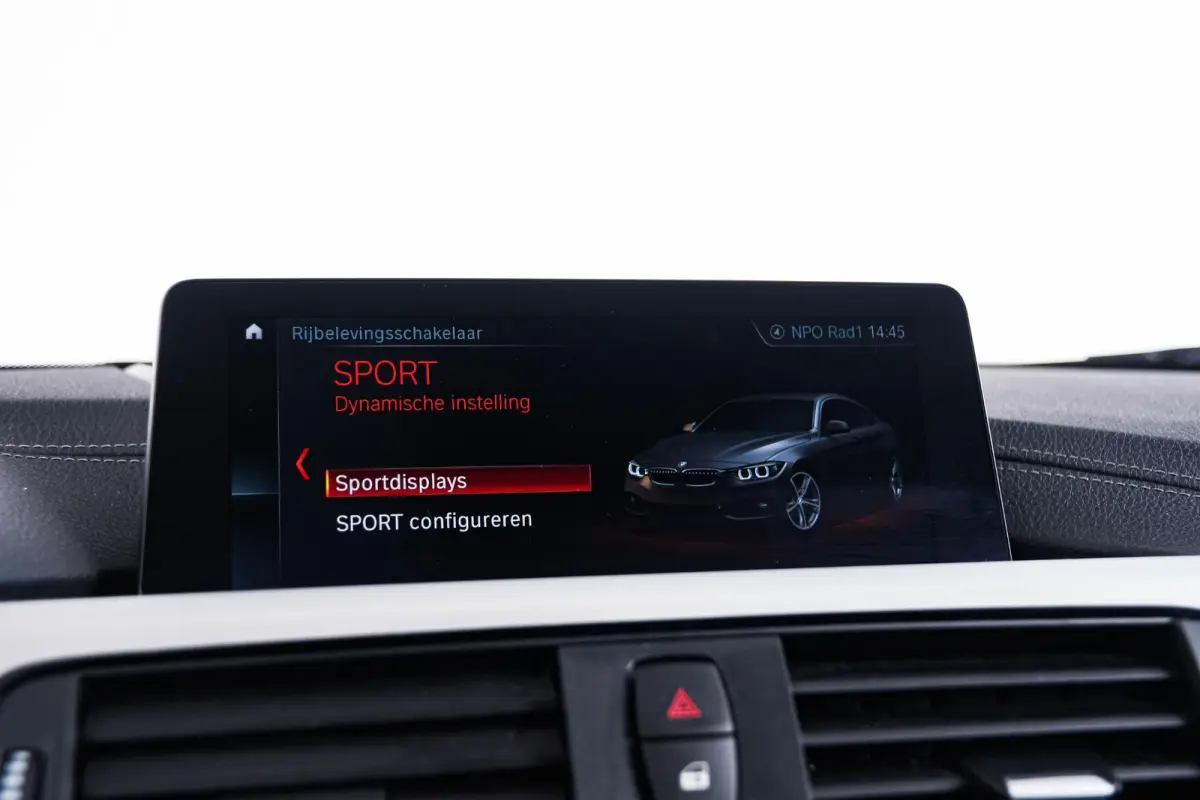 418i M Sport Achteruitrijcamera - Cruise control - Sportstoelen - Elektrisch verwarmde voorstoelen - HiFi System - Navigatiesysteem Professional - PDC voor/achter -