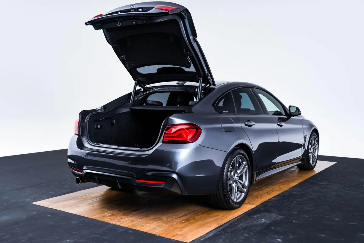 418i M Sport Achteruitrijcamera - Cruise control - Sportstoelen - Elektrisch verwarmde voorstoelen - HiFi System - Navigatiesysteem Professional - PDC voor/achter -