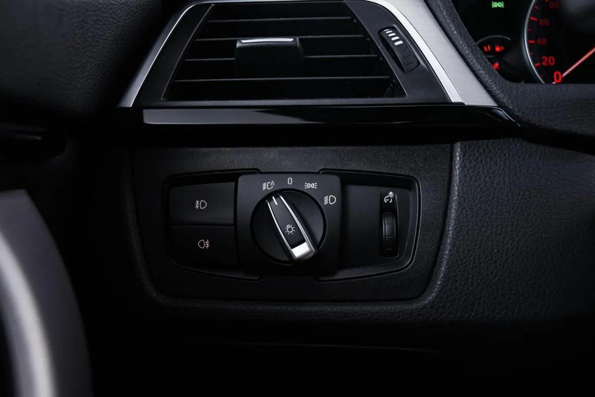 418i M Sport Achteruitrijcamera - Cruise control - Sportstoelen - Elektrisch verwarmde voorstoelen - HiFi System - Navigatiesysteem Professional - PDC voor/achter -
