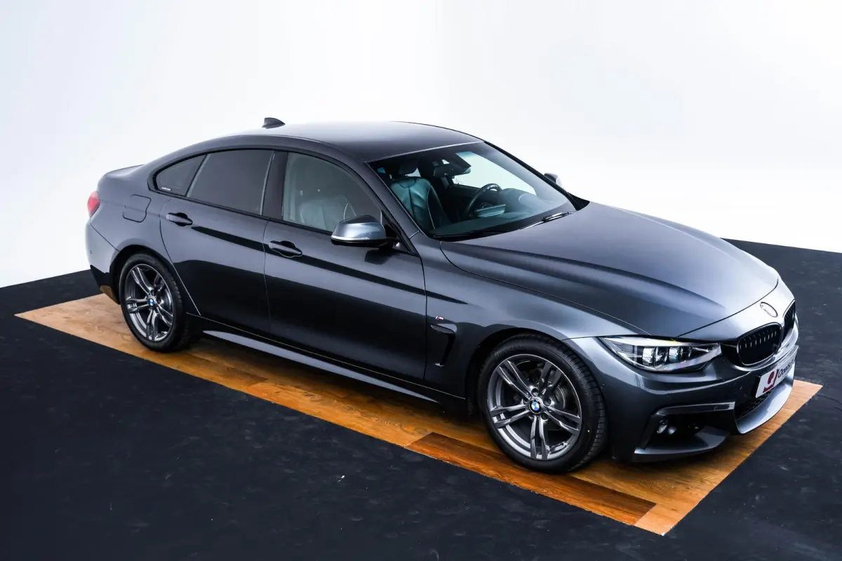418i M Sport Achteruitrijcamera - Cruise control - Sportstoelen - Elektrisch verwarmde voorstoelen - HiFi System - Navigatiesysteem Professional - PDC voor/achter -