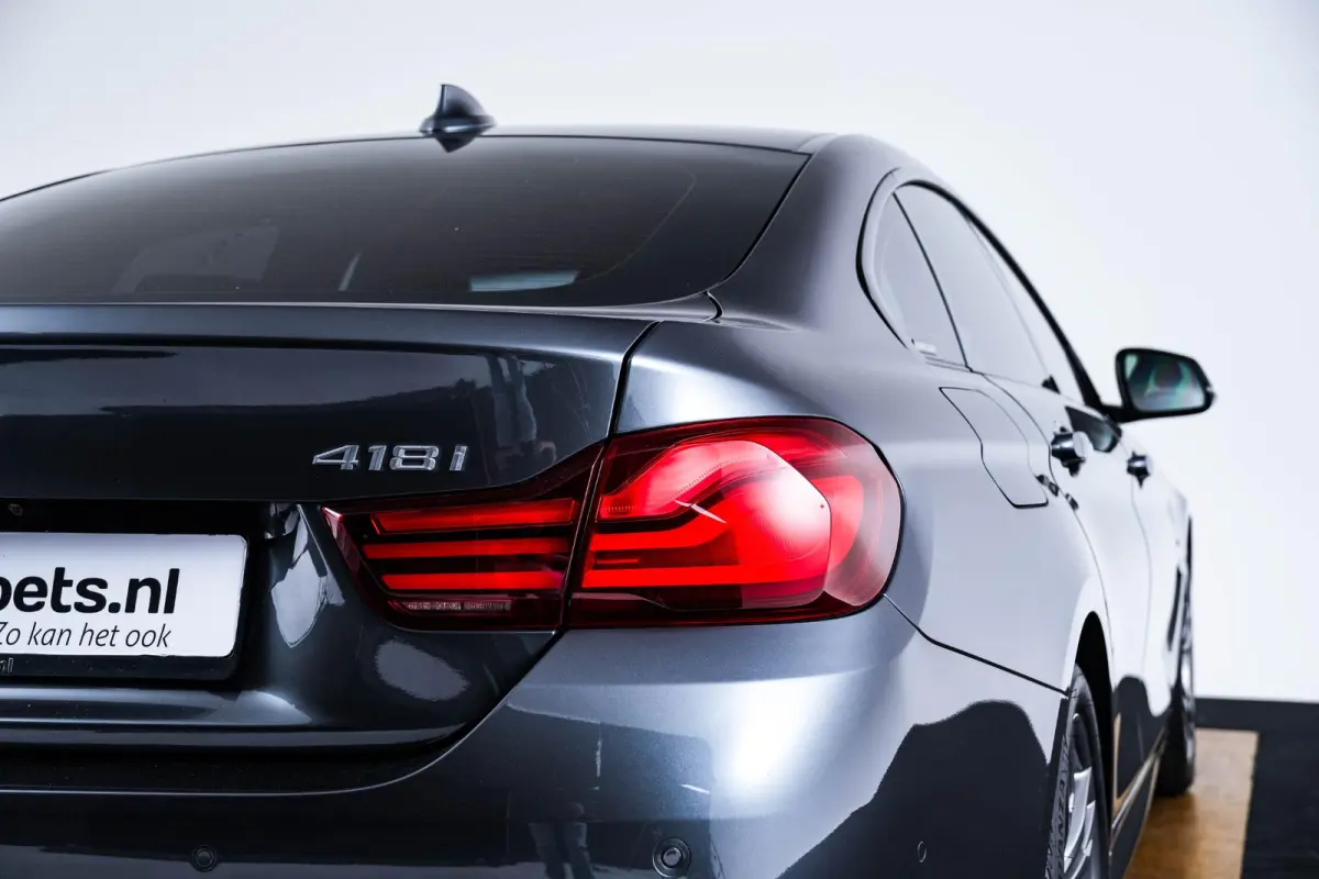 418i M Sport Achteruitrijcamera - Cruise control - Sportstoelen - Elektrisch verwarmde voorstoelen - HiFi System - Navigatiesysteem Professional - PDC voor/achter -