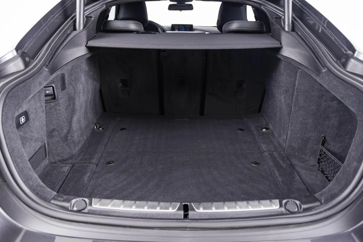418i M Sport Achteruitrijcamera - Cruise control - Sportstoelen - Elektrisch verwarmde voorstoelen - HiFi System - Navigatiesysteem Professional - PDC voor/achter -