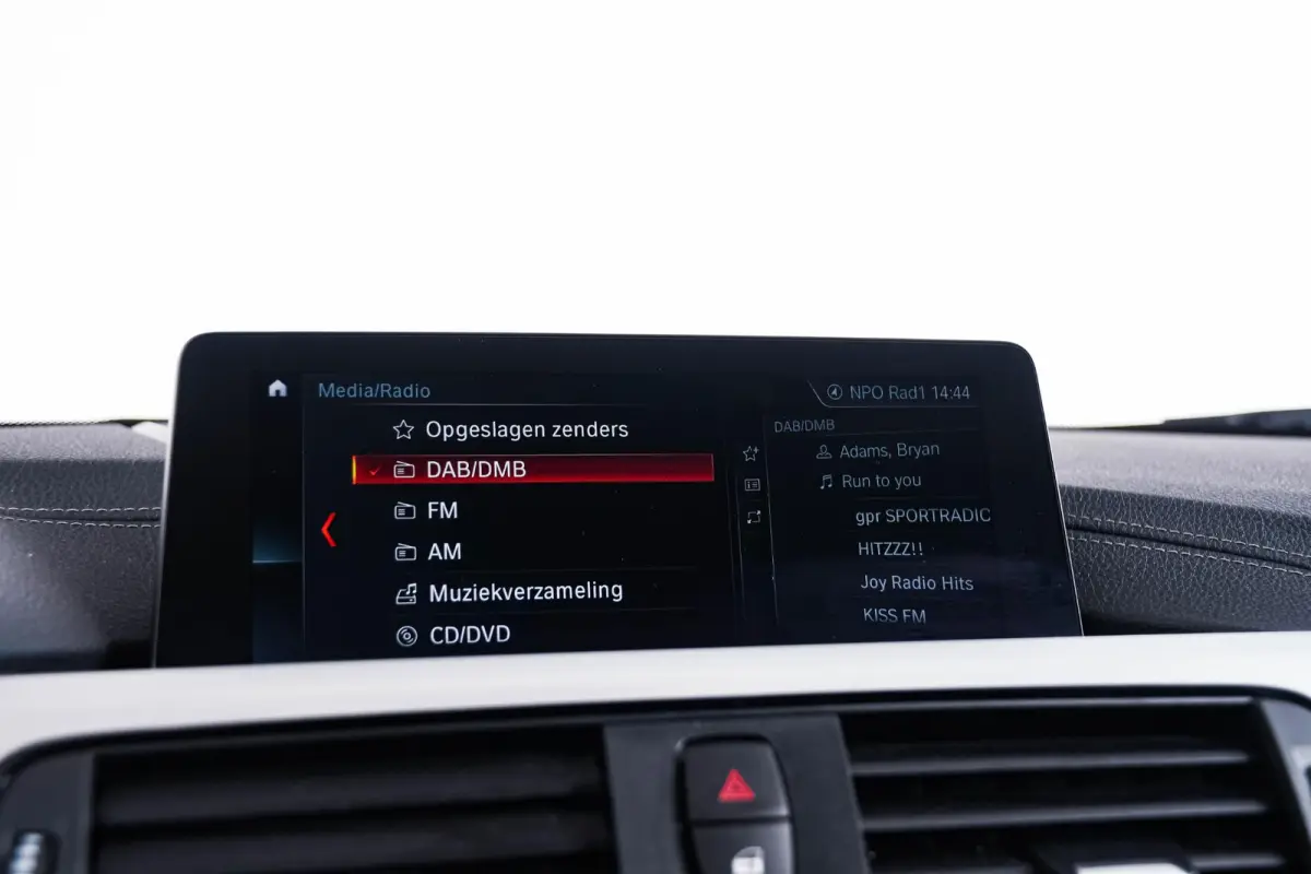 418i M Sport Achteruitrijcamera - Cruise control - Sportstoelen - Elektrisch verwarmde voorstoelen - HiFi System - Navigatiesysteem Professional - PDC voor/achter -