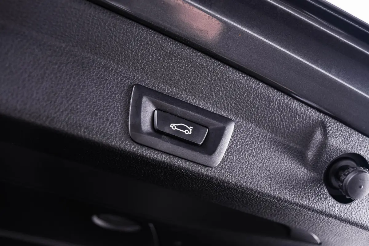 418i M Sport Achteruitrijcamera - Cruise control - Sportstoelen - Elektrisch verwarmde voorstoelen - HiFi System - Navigatiesysteem Professional - PDC voor/achter -